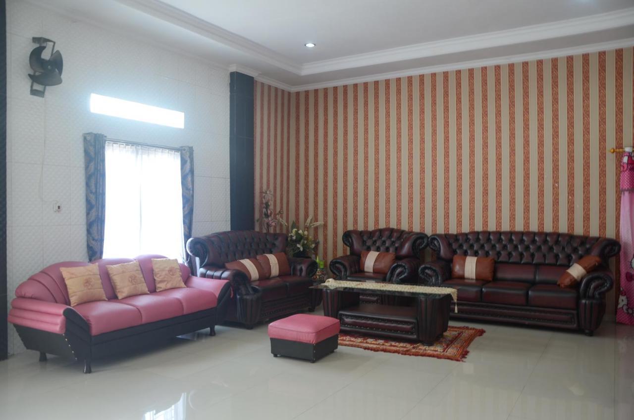 Spot On Oyo 1988 Pondok Seril Syariah Macasar Exterior foto