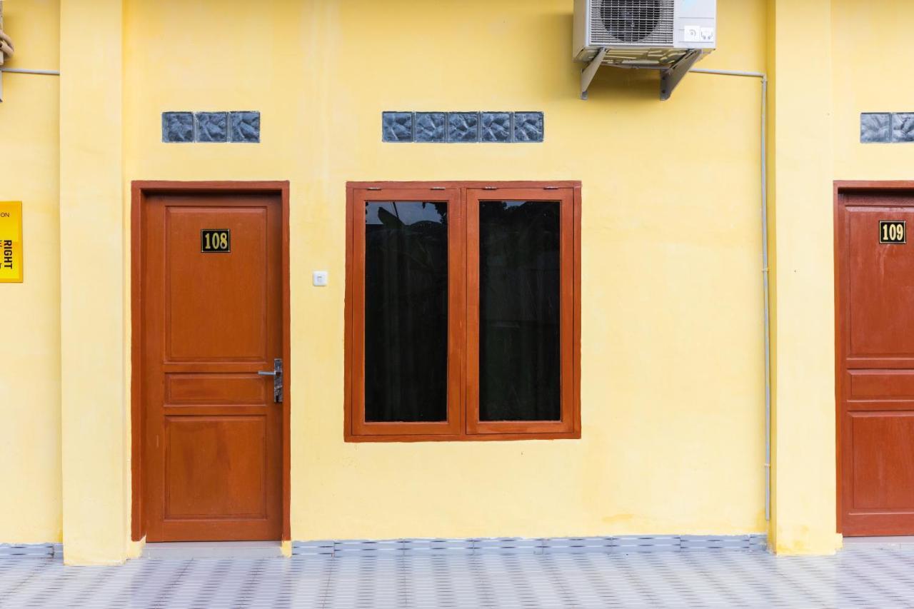 Spot On Oyo 1988 Pondok Seril Syariah Macasar Exterior foto